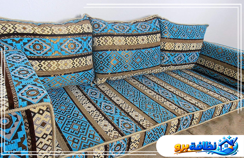 شركة تنظيف كنب بحفر الباطن 0547528699 نظافة برو ينظف الفني الكنب بالبخار ويعالج البقع بعناية، مع الحفاظ على ألوان القماش وملمسه دون تلف.